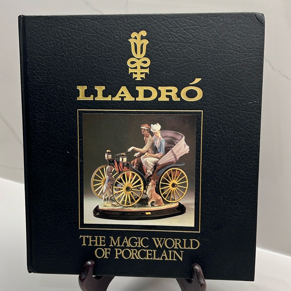 Salvat Editores
Lladro: The Magic World of Porcelain
Hardcover Book